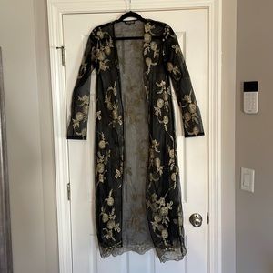 Black & Gold Kimono. Size Medium.